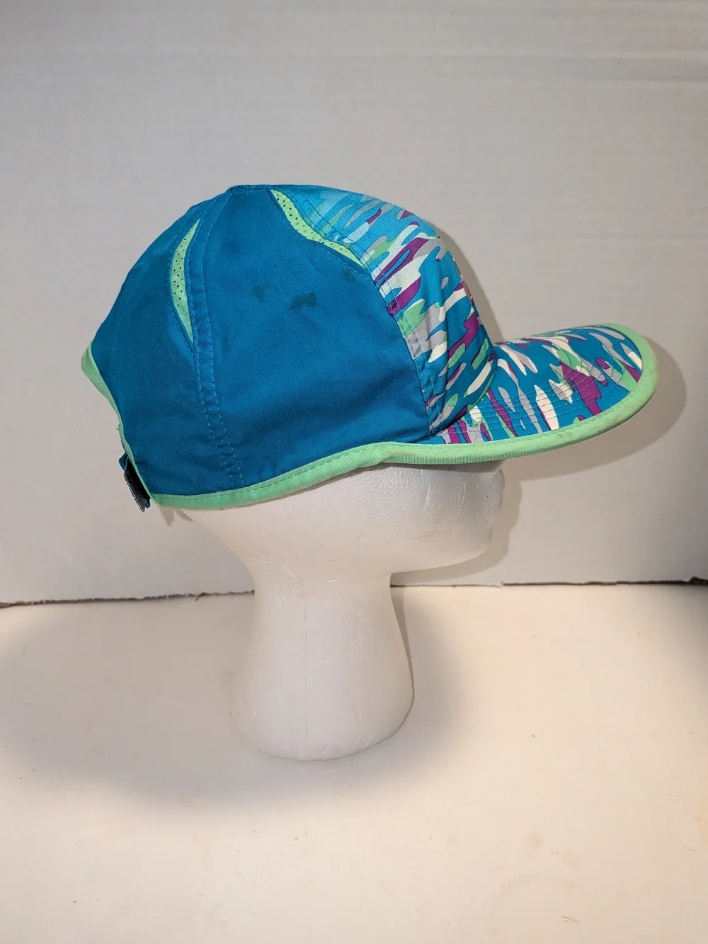 Nike Teal Blue Camo Featherlight Dri-Fit Hat with Mint Brim
